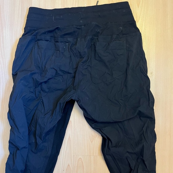 Lululemon Jogging Cropped pants - Picture 2 of 4